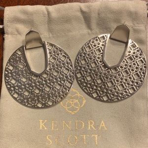 Kendra Scott Diane Earrings In Silver Filigree